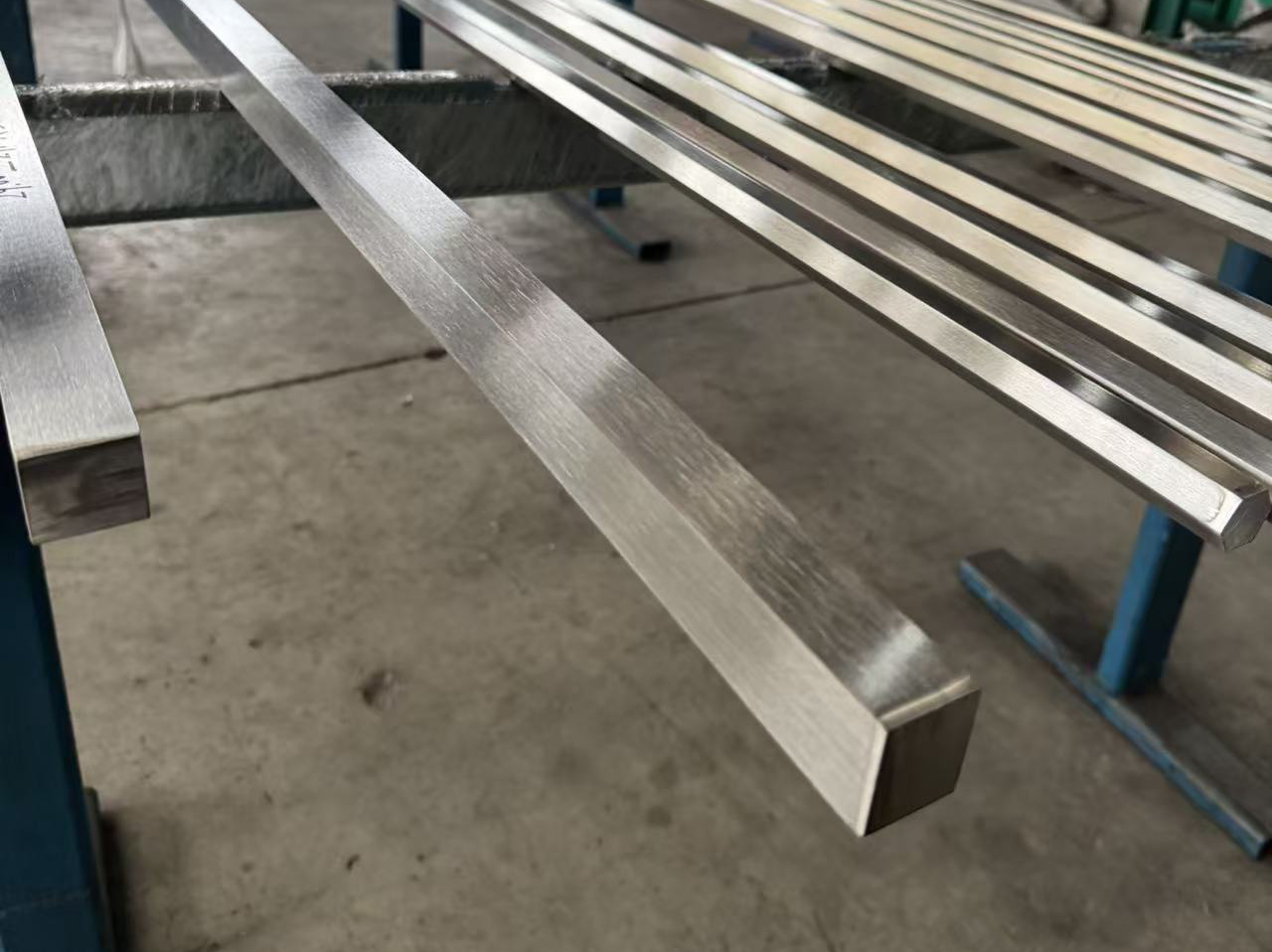 316LVV SQUARE AND HEXAGON BARS